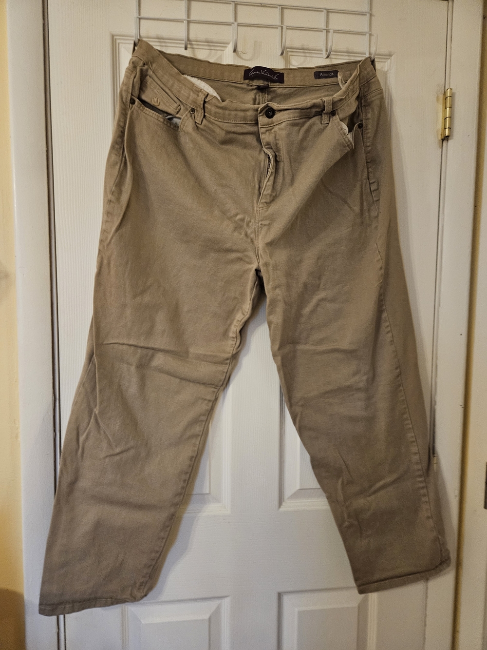 Gloria Vanderbilt Straight Leg Jeans in Tan